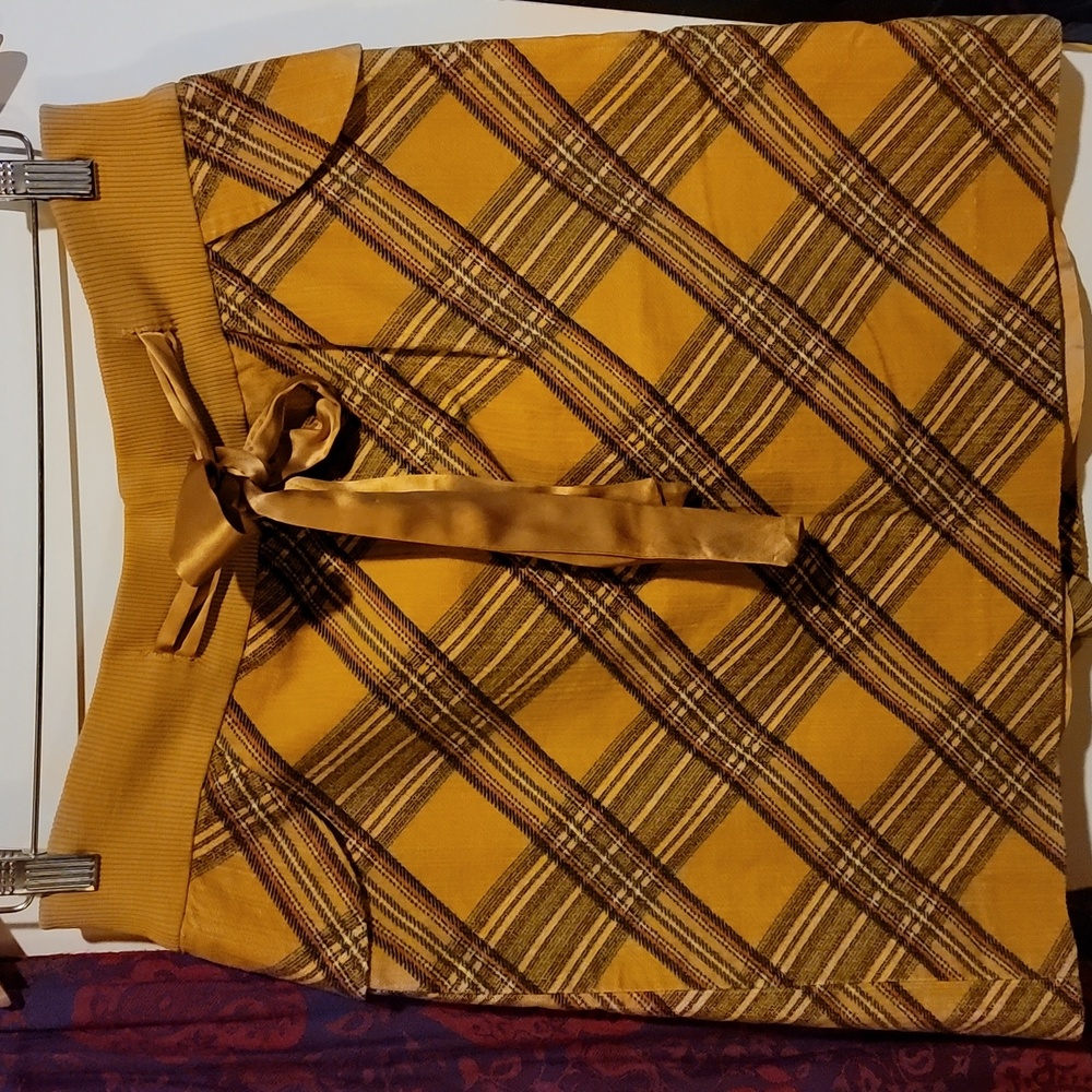 Plaid Corduroy Skirt with Pockets - Picture 5 of 14